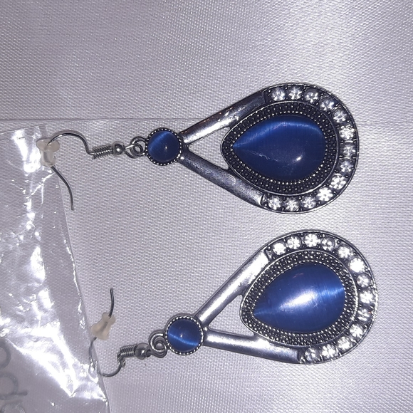 PAPARAZZI Earrings bundle 5 for 30.00 or 1 for 10 - Picture 2 of 3